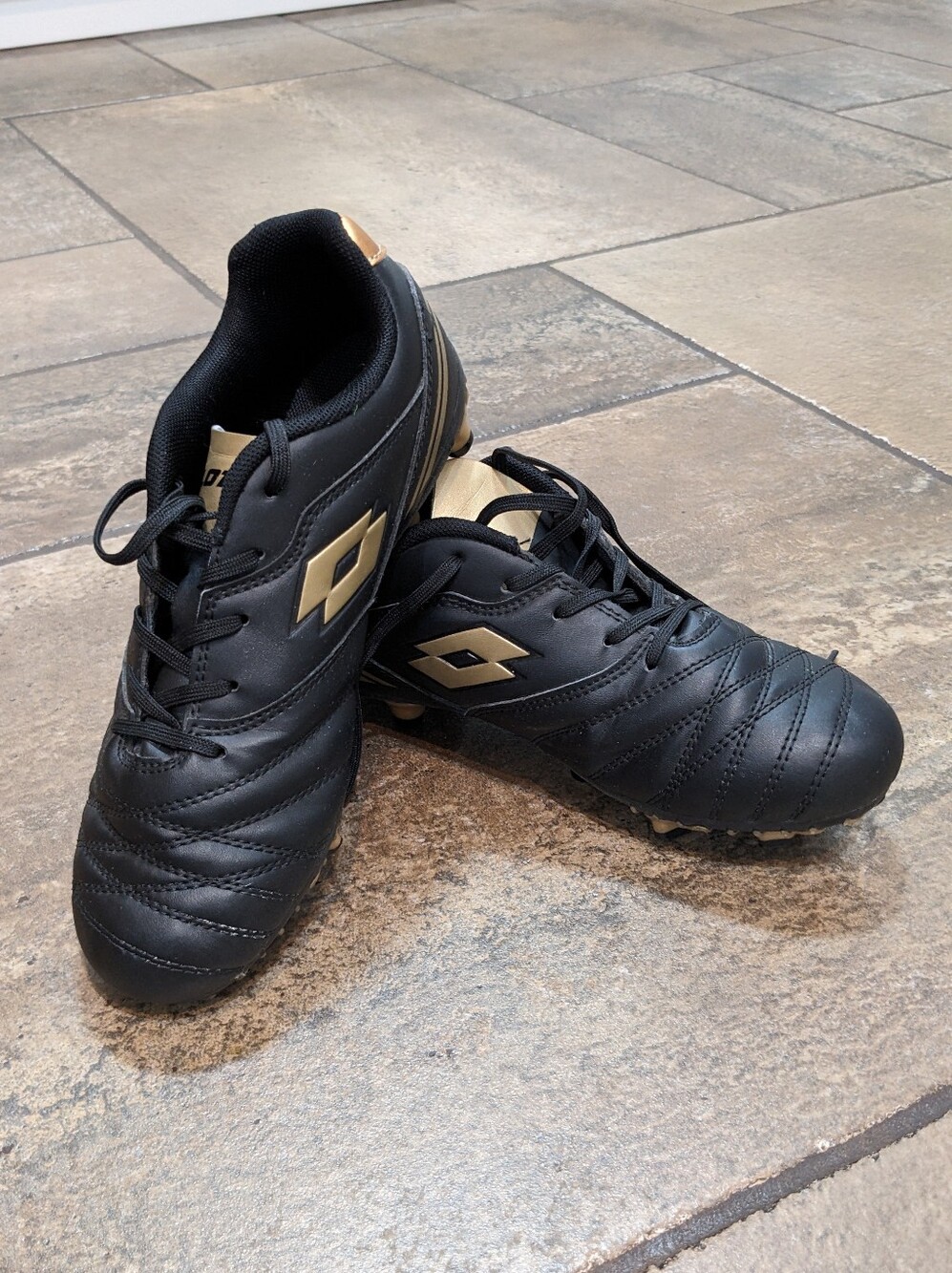 Lotto Unisex Soccer Cleats Black And Gold Size 3 Big Kid